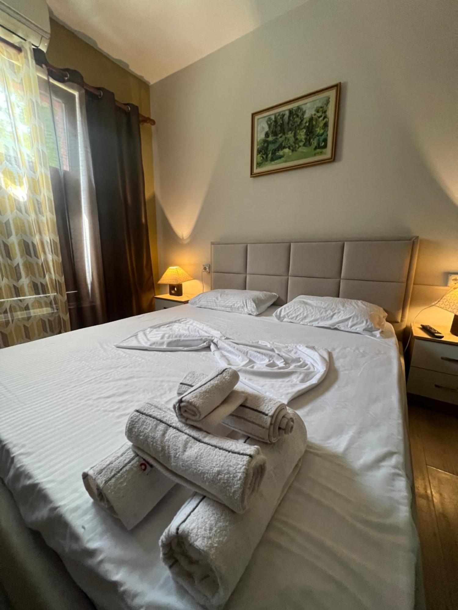 Destinacion Central Room Тирана Екстериор снимка